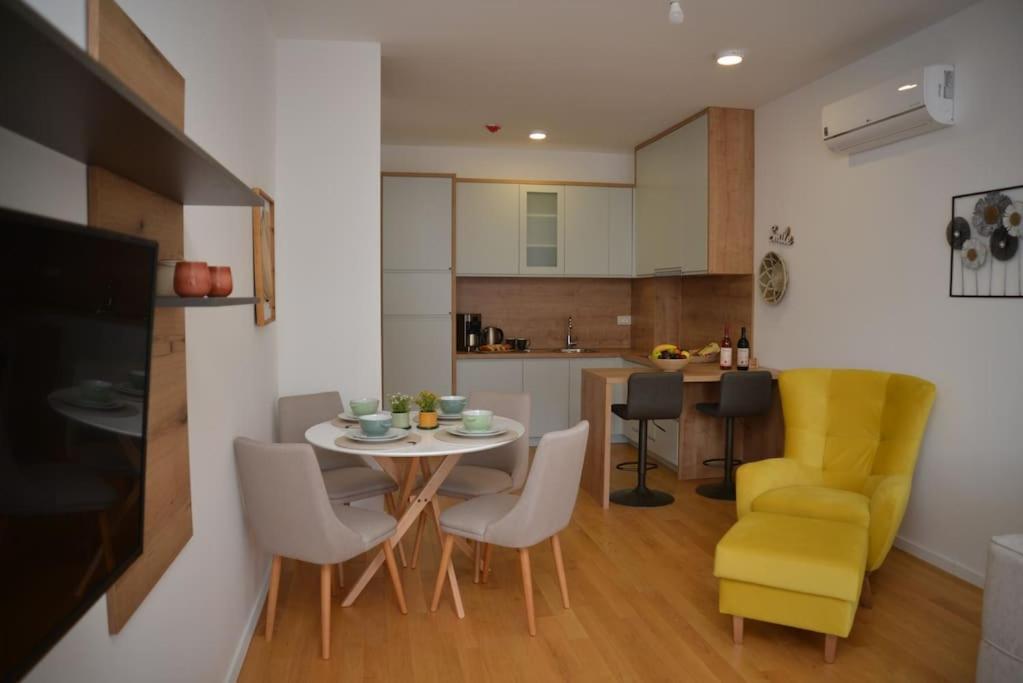 דירות קוטור Design Flat With Impressive Boka Bay View מראה חיצוני תמונה