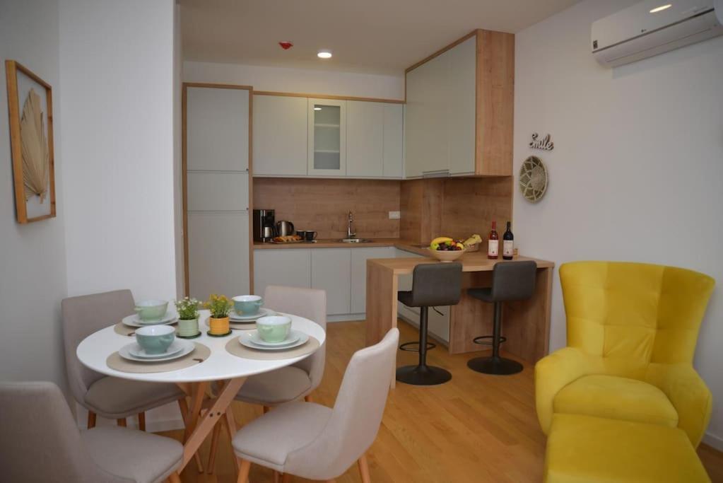 דירות קוטור Design Flat With Impressive Boka Bay View מראה חיצוני תמונה